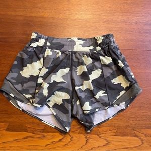 Lululemon Shorty Hot High Rise 4”